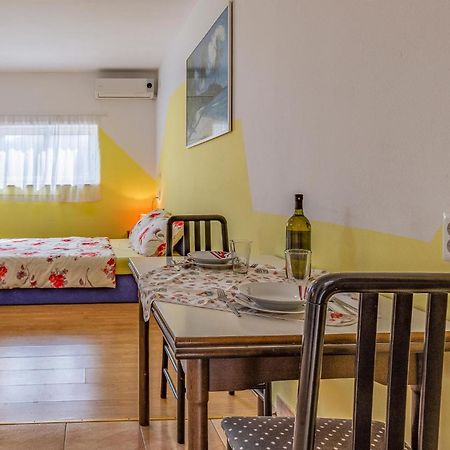 Nice Apartment In Pula With Kitchen Exterior photo