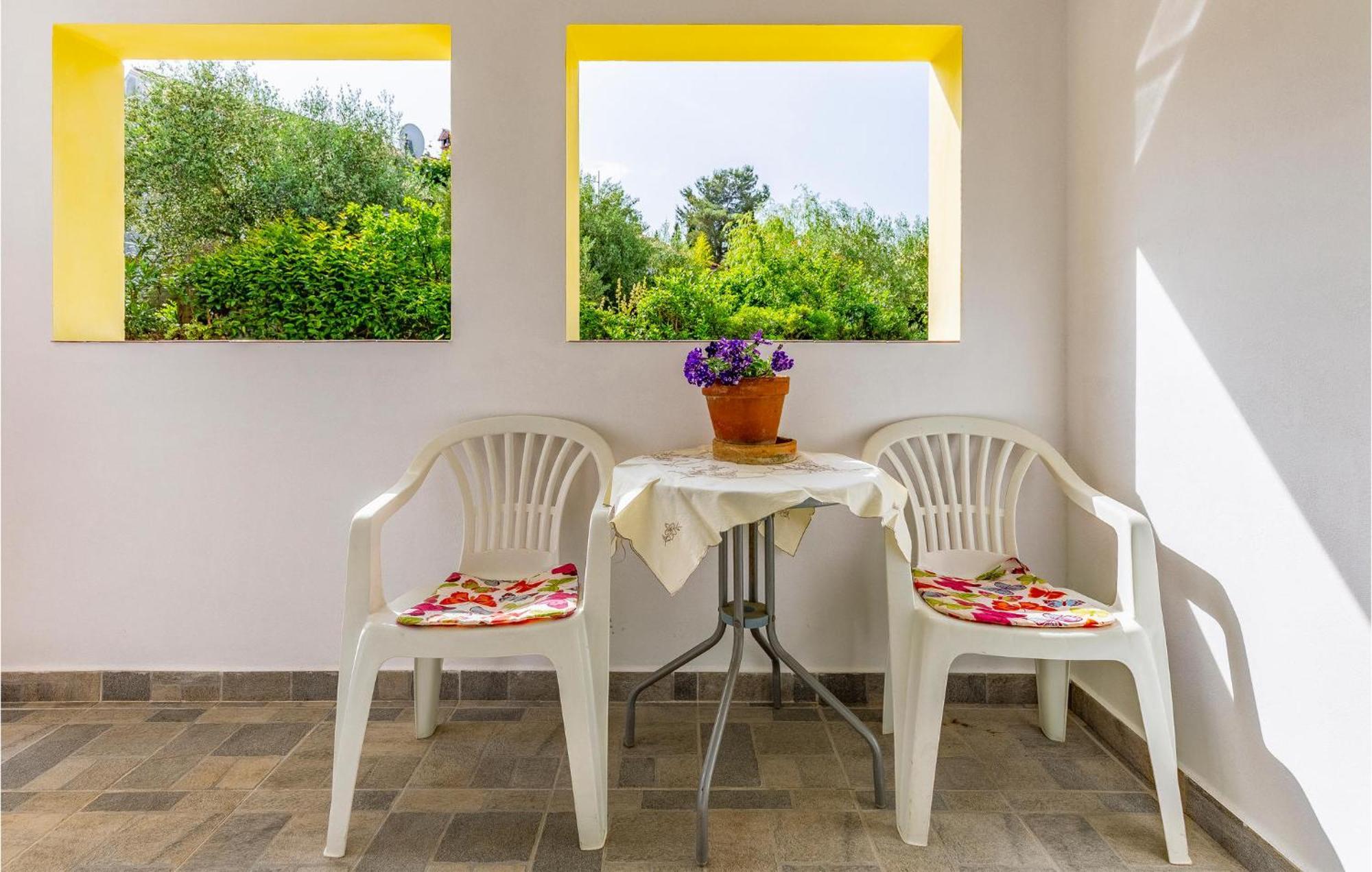 Nice Apartment In Pula With Kitchen Exterior photo