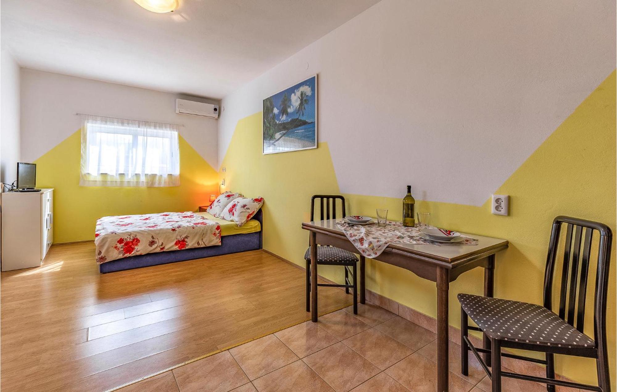 Nice Apartment In Pula With Kitchen Exterior photo